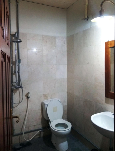 Bathroom 2, Omah Pitoe Guest House, Yogyakarta