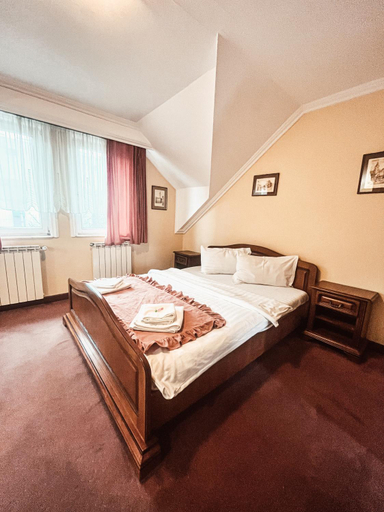 Others 5, Curtea Bavareza, Targu Mures