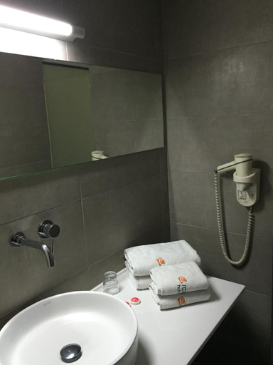 Bathroom 4, Hotel Rotonda, Central Macedonia