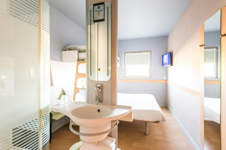 Bathroom 3, ibis budget Ambérieu-en-Bugey Château-Gaillard, Ain