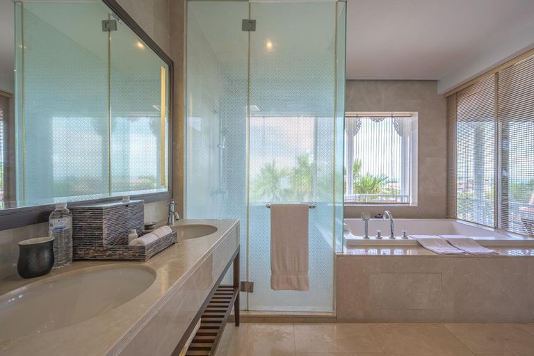 Bathroom 18