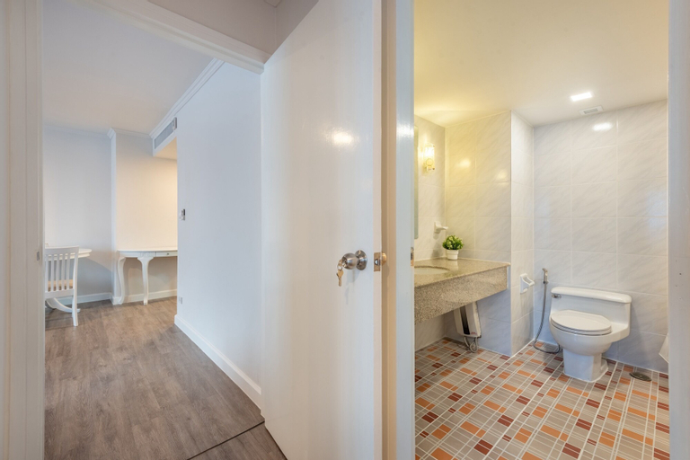 Bathroom 14