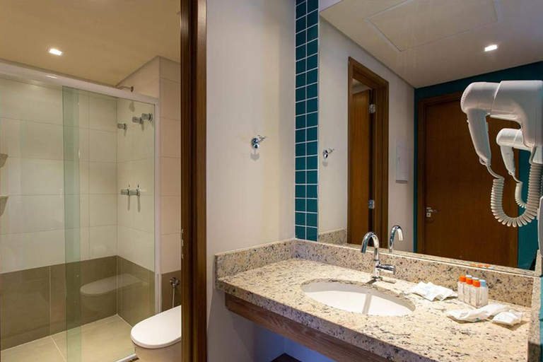 Bathroom, Hospede-se colado no Thermas do Laranjais, no Olimpia Park Resort, Olímpia