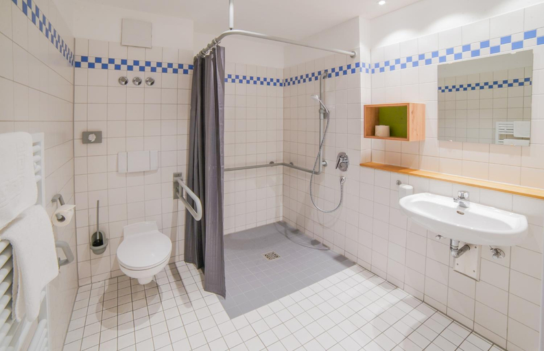 Bathroom 2, Hotel Lindenhof, Bielefeld