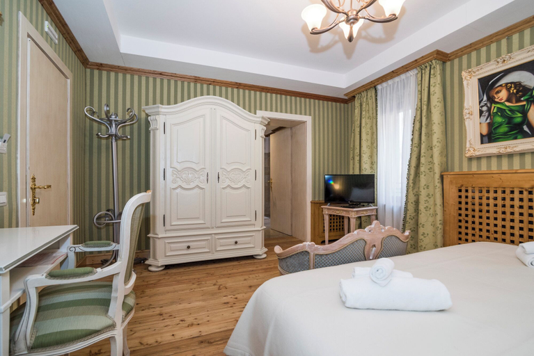 Bedroom 2, Càdor Hotel, Belluno