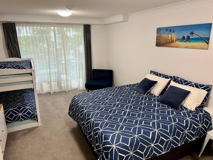 Bedroom 3, Oaks Gold Coast Calypso Plaza Suites, Gold Coast