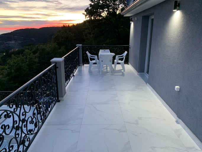 Others 5, Villa Vuk