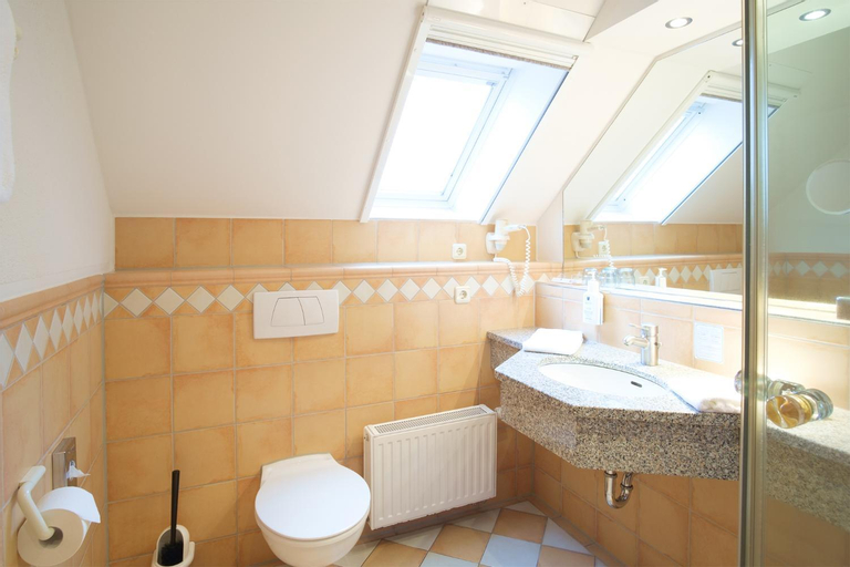 Bathroom 10