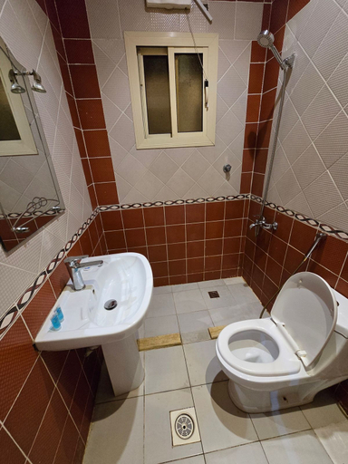 Bathroom 5, Abraj Al Taj Apartments serviced, Jeddah