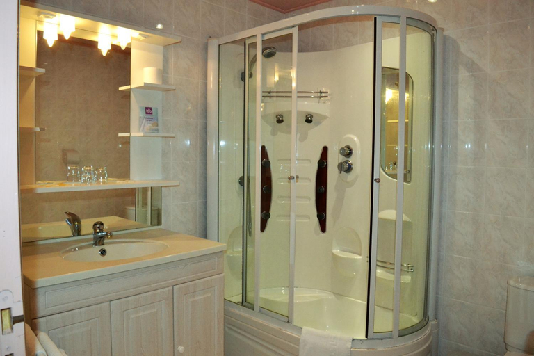 Bedroom 3, Lud'Hotel, Côte-d'Or