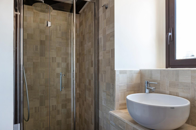 Bathroom 2, Alcala Living Apartments, Catania