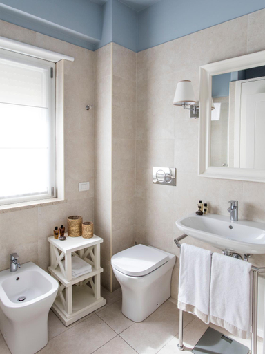 Bathroom 2, La Malandrina, Messina