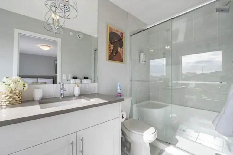 Bathroom 3, Luxury Modern Home - Livingstone, Division No. 6