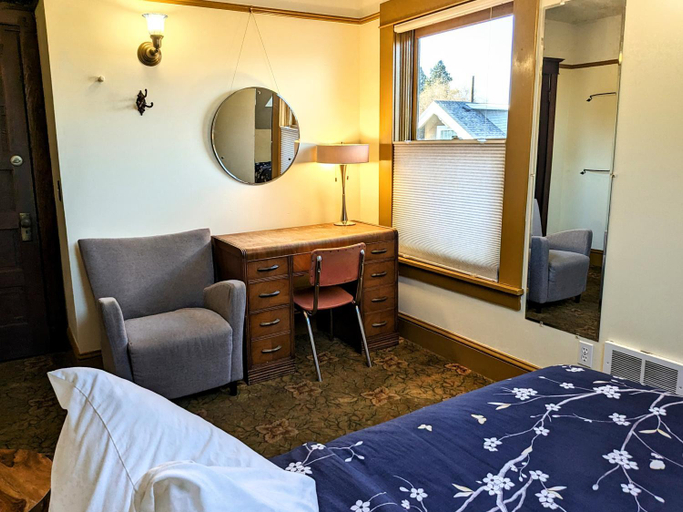 Bedroom 2, Bluebird Guesthouse, Multnomah