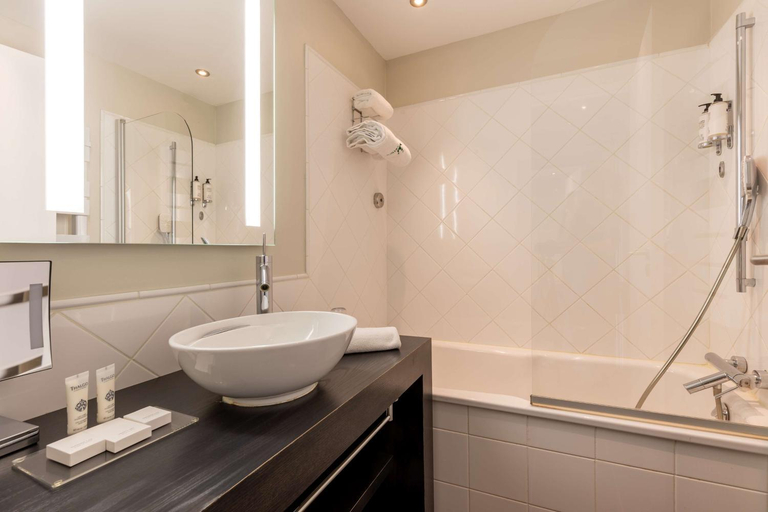 Bathroom, Best Western Plus Le Roi Arthur Hotel et Spa, Morbihan
