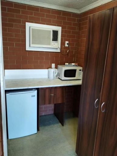 Others 4, Junction Motel Wagga, Wagga Wagga - Pt A