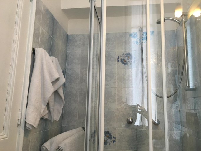 Bathroom 15