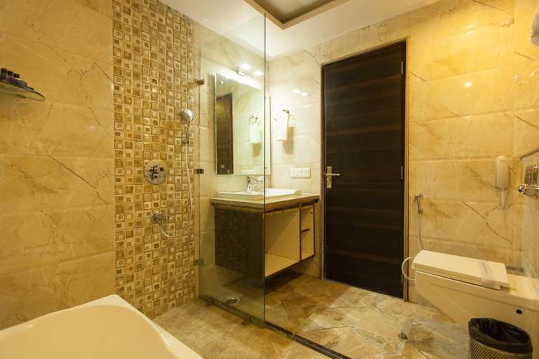 Bathroom 4, Sea Hawk Luxury Hill Resort Near Bhimtal Lake, Nainital