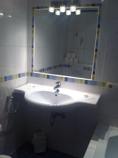 Bathroom 3, Apartamentos del Rey, Baleares
