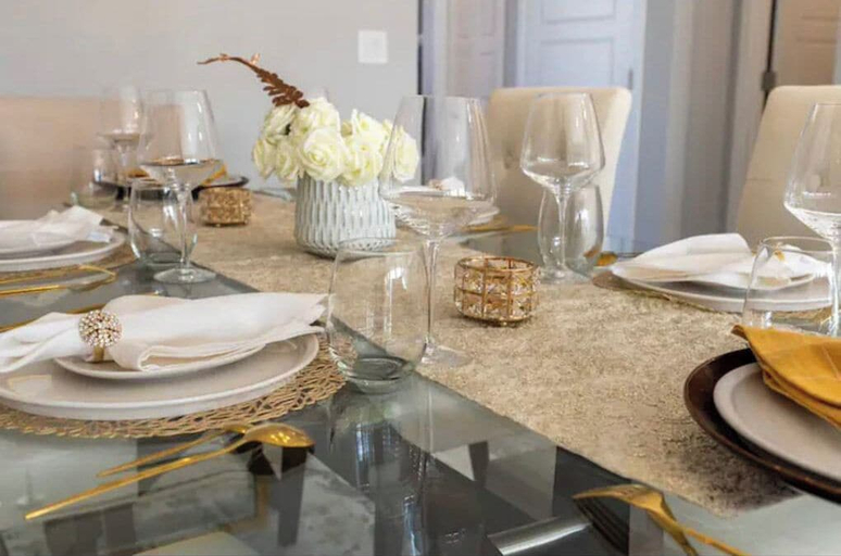 Food & Drinks, Luxury Modern Home - Livingstone, Division No. 6