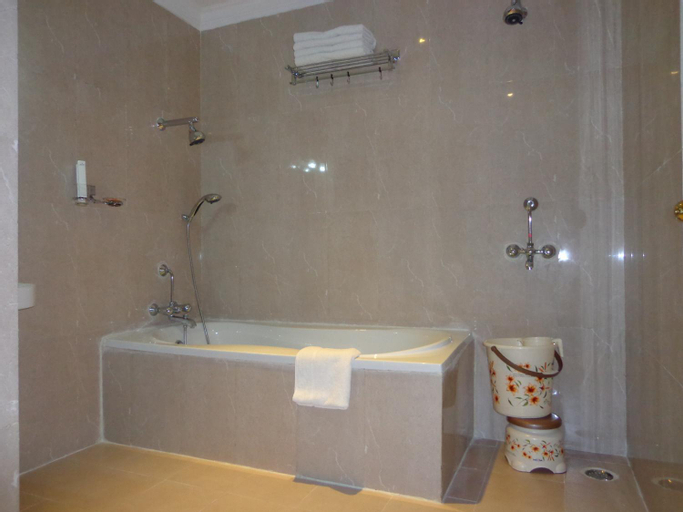 Bathroom 7