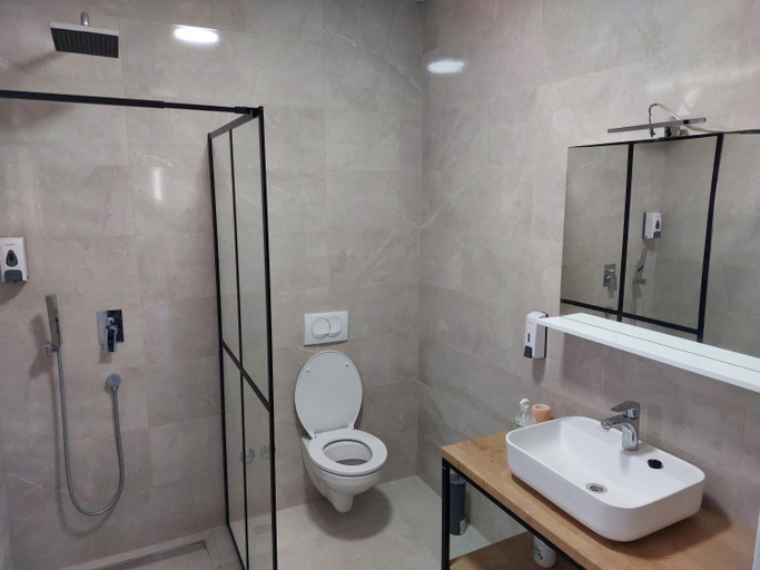 Bathroom 3, Vila Ela Zadar, Poličnik