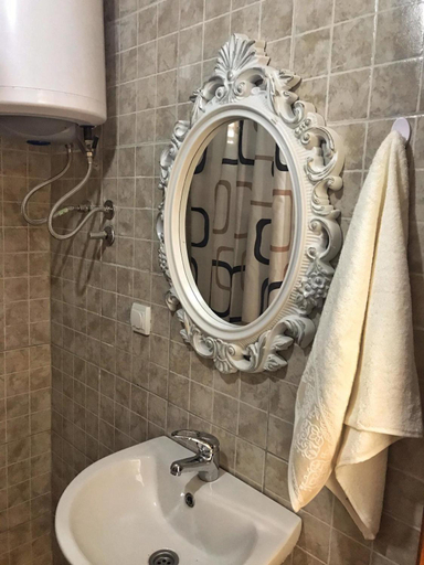 Bathroom 3, Oldmill Apartment Valdanos