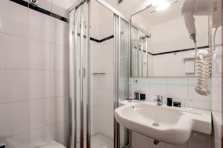Bathroom 2, Hotel Enea, Roma