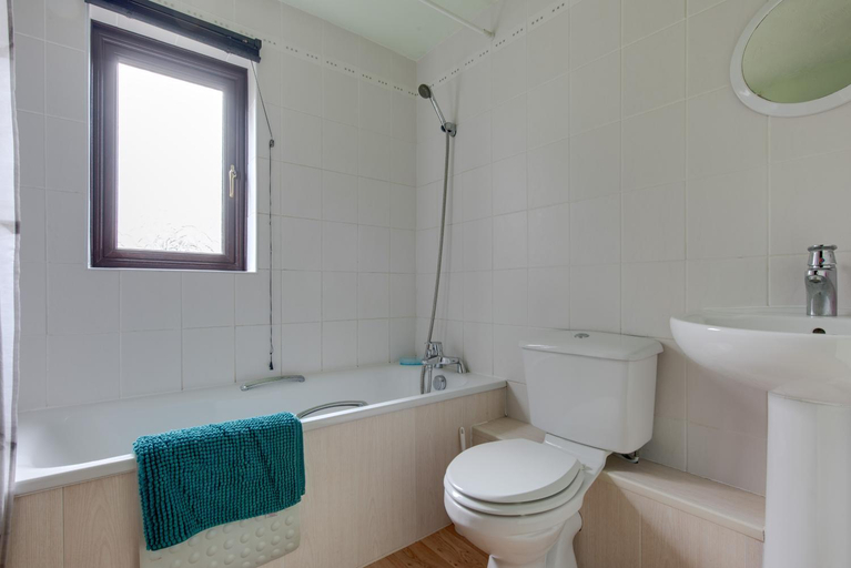 Bathroom 4, Birds Farm, Essex
