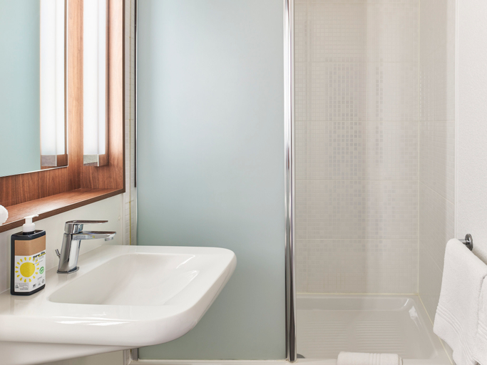 Bathroom 4, greet hotel Versailles - Voisins Le Bretonneux, Yvelines