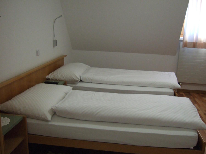 Bedroom 2, Gasthaus zur Sonne, Arlesheim