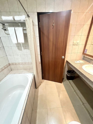 Bathroom 8
