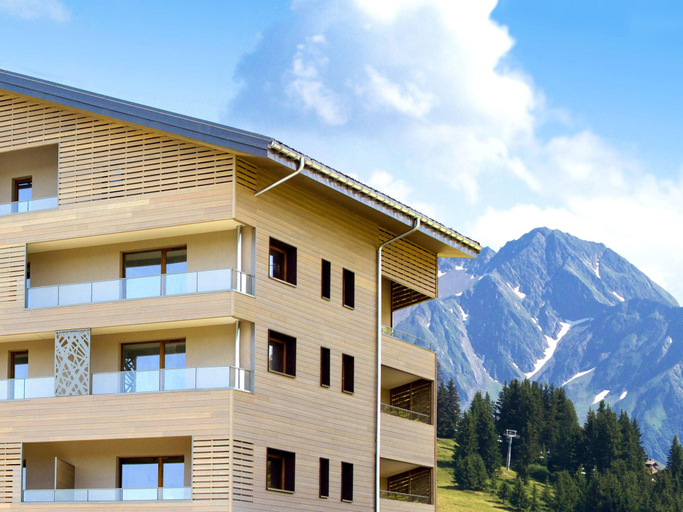 Exterior & Views