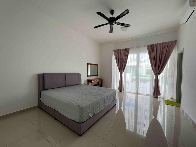Bedroom 1, Homestay in Sendayan, Seremban
