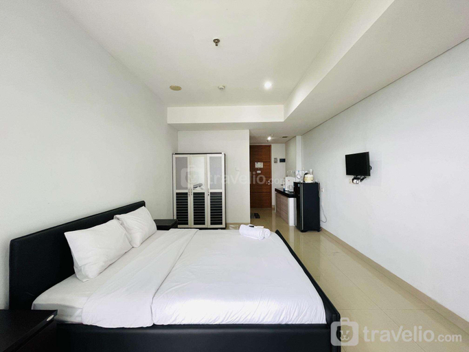Bedroom, Comfy Studio At Dago Suites Apartment By Travelio, Bandung