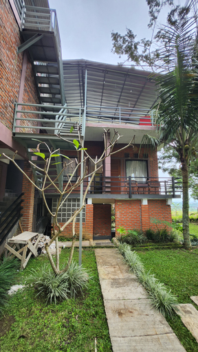 Exterior & Views 12