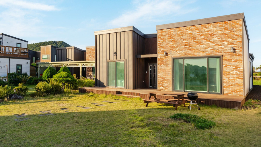 Exterior & Views 1, Jeju Pureunbada Pet Dokchae Pension, Jeju
