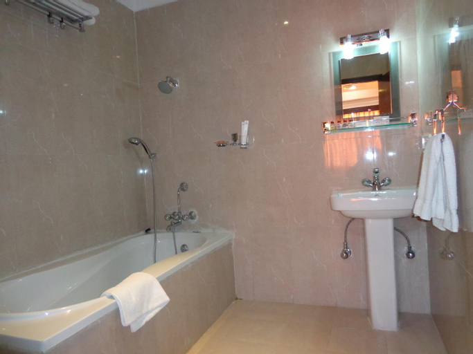 Bathroom 8