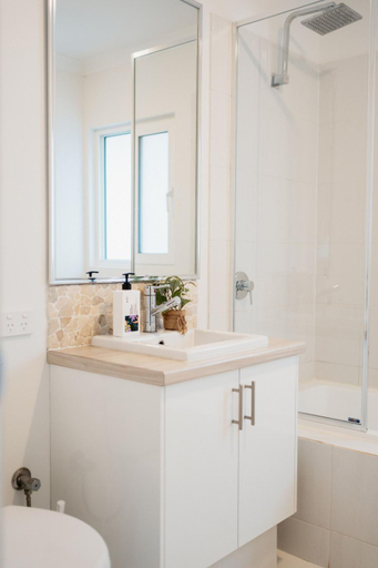 Bathroom 10