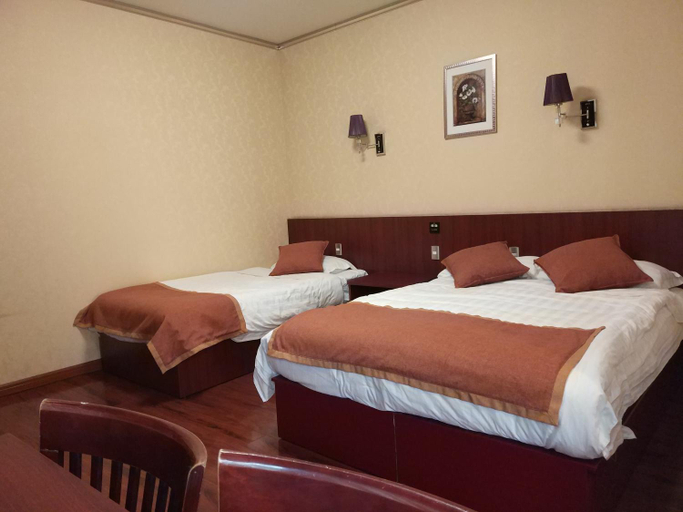 Others 2, Hotel 198, Santiago