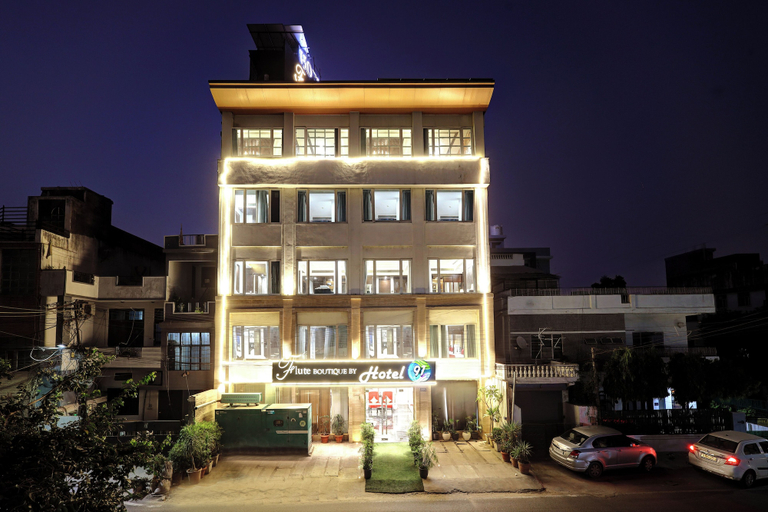 Exterior & Views