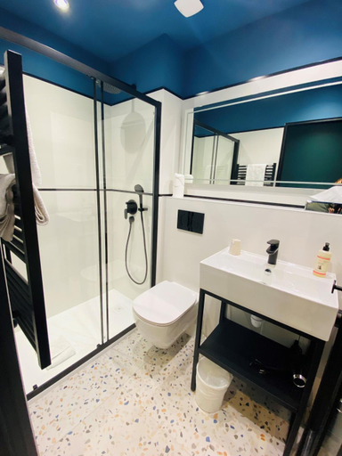 Bathroom 3, Grand Hotel Clichy, Hauts-de-Seine