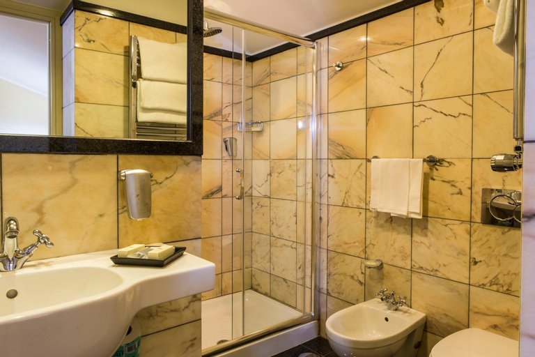 Bathroom 4
