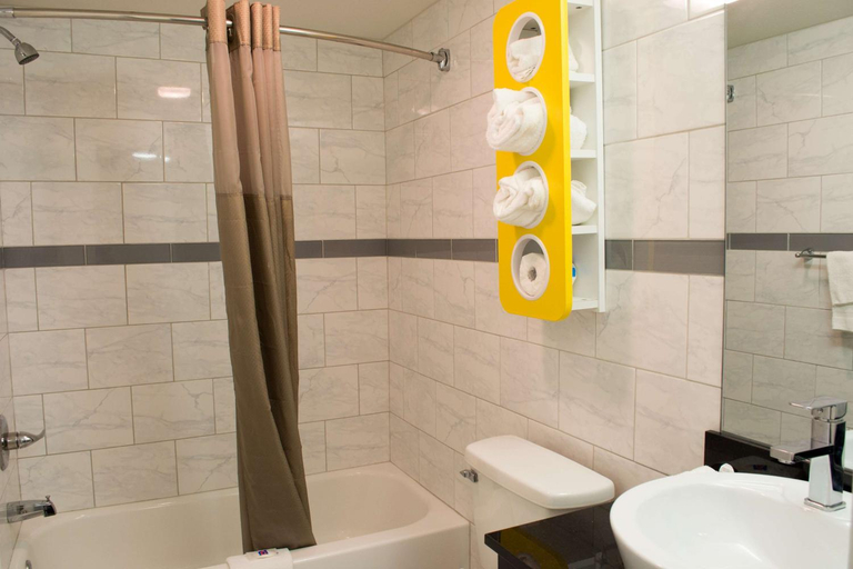 Bathroom, Motel 6 Harrisonburg, Va - South, Harrisonburg