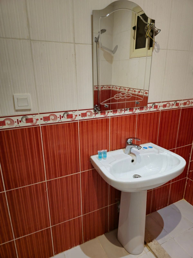 Bathroom 5, Abraj Al Taj Apartments serviced, Jeddah