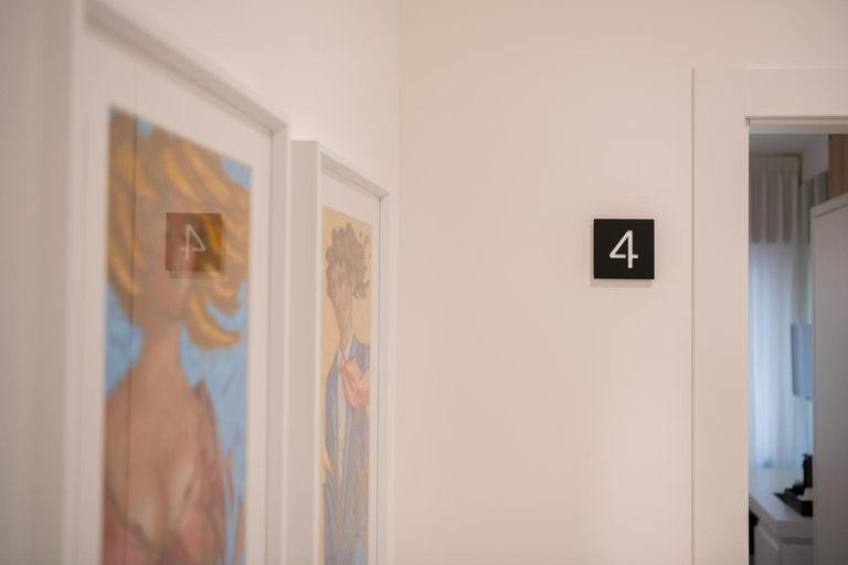 Others 3, Lo Studio di viale Lo Re camere & caffe’, Lecce