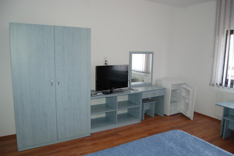Others 4, Pensiunea Bogdan, Novaci