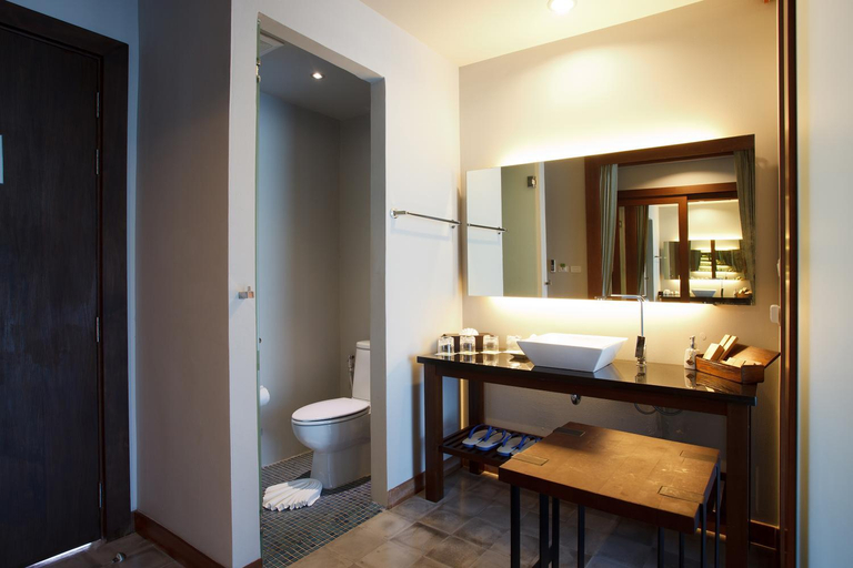 Bathroom 7