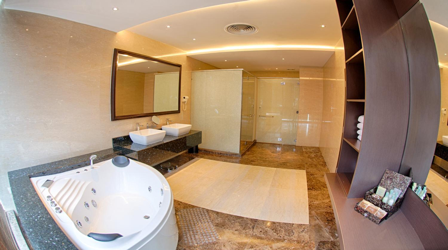 Bathroom 13