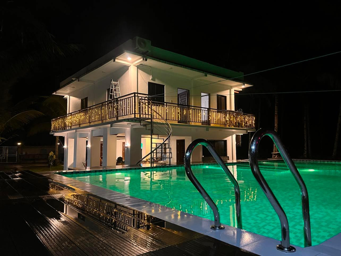 Others 2, Beachfront House with pool/beach view and access, Basey